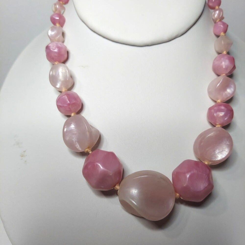 Necklace Beaded Pinks 16"